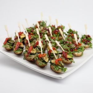 Crostini mit gegrilltem Gemüse und cremiger Guacamole von ehab Catering