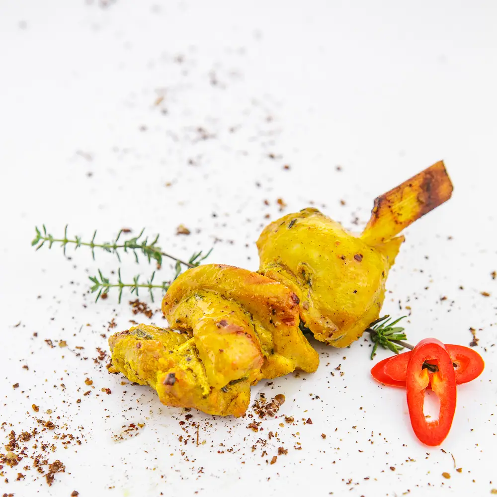 Puten-Saté-Spieße mit Erdnussdip von ehab Catering, asiatische Grillspieße